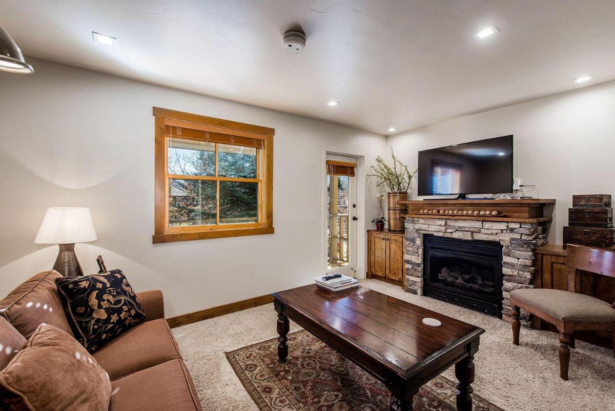 Popular attractions Area Nearby Property